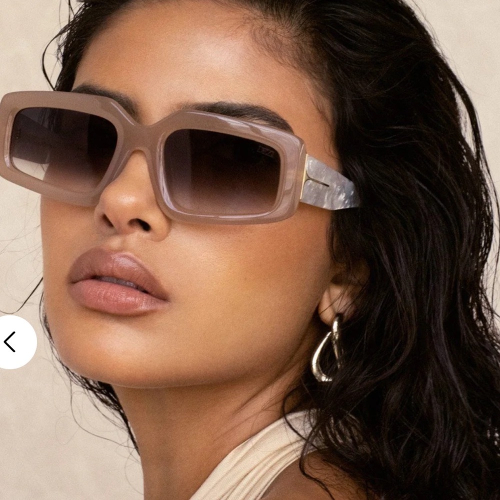 Dezi Eyewear - Charge It Alluded Nud 
/ Smoke Gradient. Chic and attractive